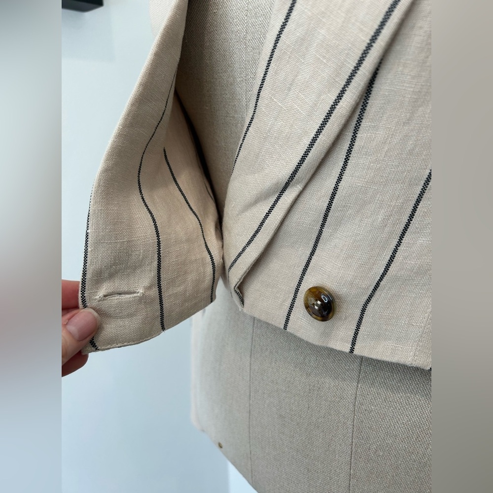 ASTR - The Label Rozette Cropped Pinstripe Linen Jacket Size XS - Picture 6 of 13